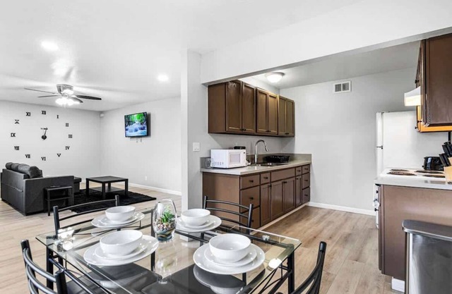Gorgeous Two Bedroom! Sleeps 6! Close to Strip!