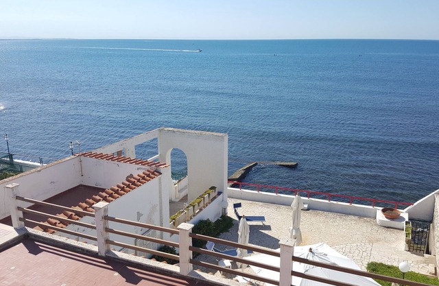 Gorgeous villa with direct descent to the sea