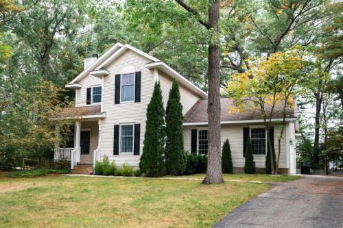 Gorogeous Chic 2BDR Renovated Home near Downtown Sleeps 6 843