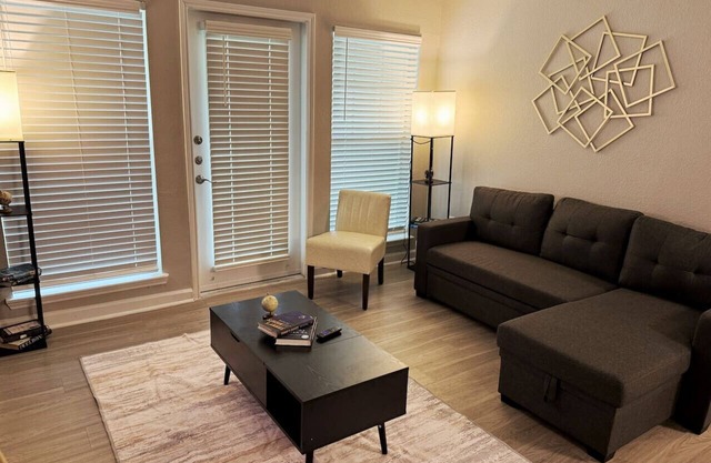 Gothic Blush | King 2Bed near TMC & infront of NRG