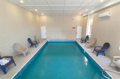 Grace HideawayHUGESleeps20 Pool Hot Tub Games