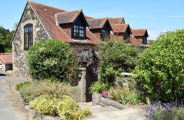Grade II listed cottage, garden, close to sea & Brighstone village