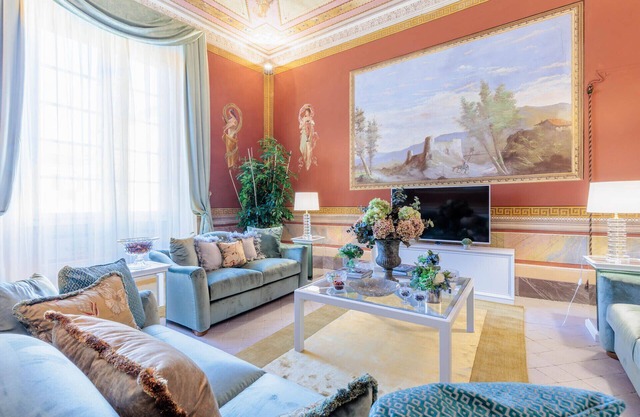 Grand 3 bedrooms Apartment with elevator inside the walls of Lucca