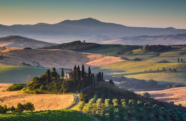 GRAND AND STUNNING TUSCAN VILLA SET IN A LUXURIOUS ESTATE CLOSE TO CITY CENTER