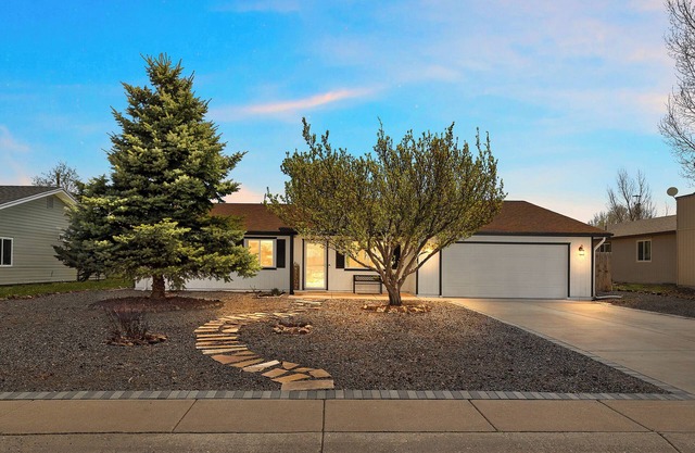 Grand Canyon Casa w/Theater, Arcade Games, Pool Table in Williams, AZ Rte. 66!