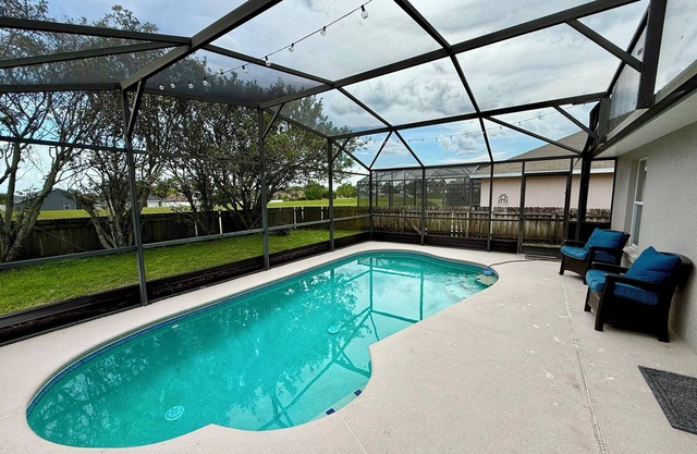 Grand Deluxe Pines 3BR Pool Home near Disney