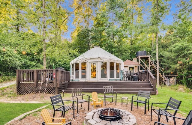 Grand Glamping Haven: Luxe Experience in Nature