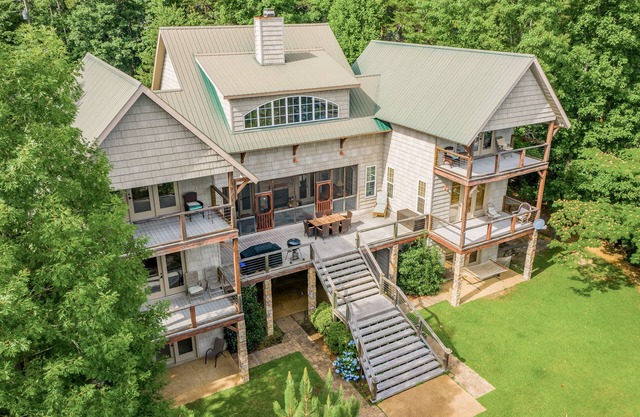 Grand Lodge: 7 BR, 4.5 BA House in Arley, Sleeps 20