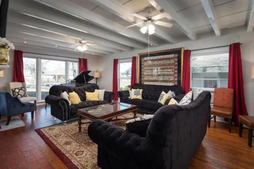 Grand Performance Home 3 min to Downtown, Stockyard, AT&T