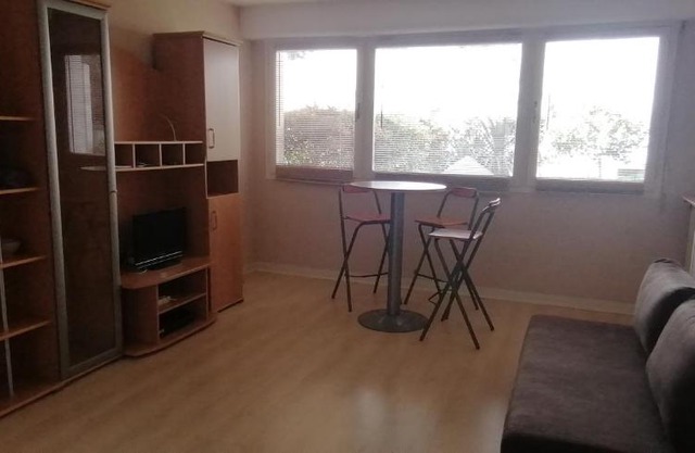 Grand studio Canal St Martin Paris 1 lit double