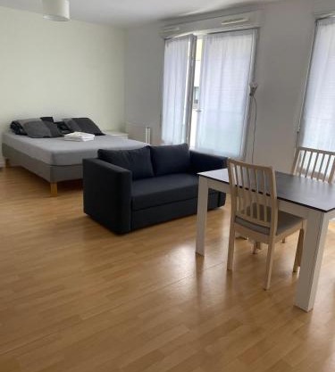 Grand Studio de 37m carrés - RER Laplace et Maison des Examens à 5 minutes à pied