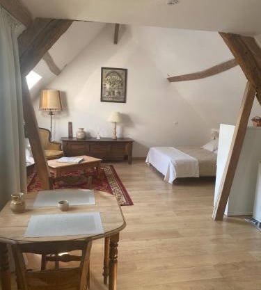 Grand studio lumineux à 10 min de Compiègne