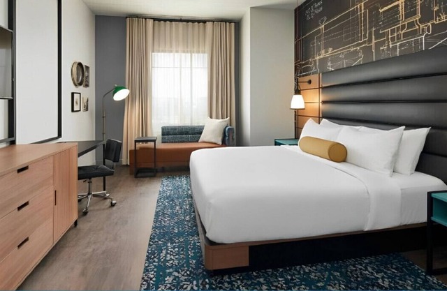 Grand & Stylish King Room w/ Excellent Amenities!