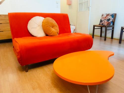 Grand T1 proche RER A, Vrai lit, Cuisine séparée, RDC