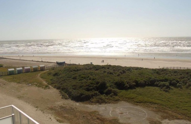 Grand T3 vue mer avec balcon et parking, accès direct plage - FR-1-674-1