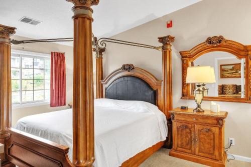 Grand Wood Suites - 3rd Floor Front Side Penthouse Suite 303