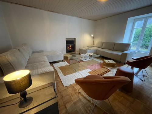 Grande maison 20 min plage, 14 personnes, 5 SDB, literie grand confort