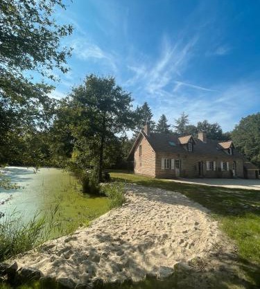 Grande Maison Au Coeur De La Forêt