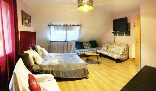 Grande Suite salle de bain toilette privés Terrasse Parking prés Paris