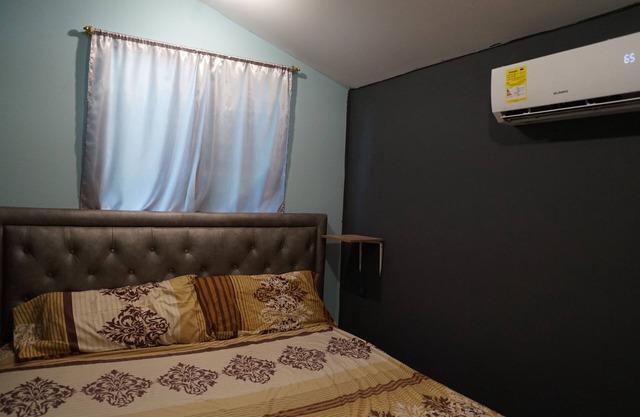 Grande Tiny House con Bañera, Agua Caliente, Lavadora/Secadora, y Cama King.