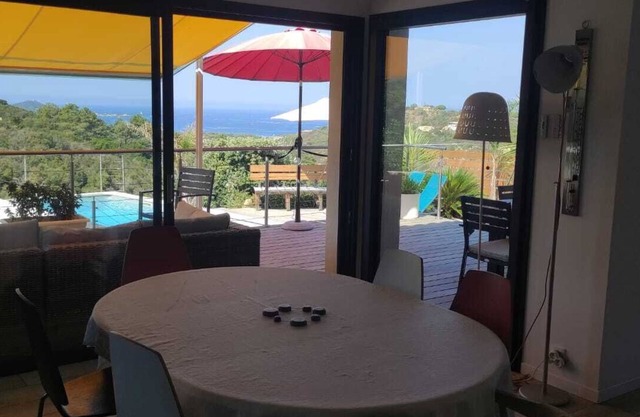 Grande Villa Familiale Récente Avec vue sur mer et Piscine Privée