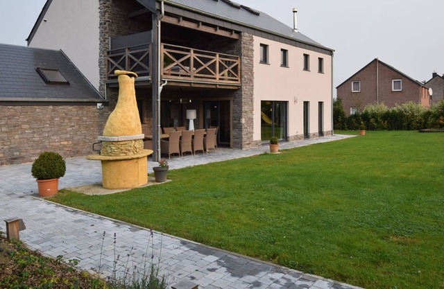 Grandeur Villa with Sauna & Jacuzzi in Durbuy