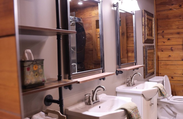 Great 3 Bedroom Log House in Amish Country