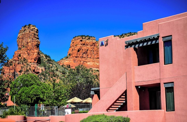 Great Amenities for Groups! 3 Serene Units, Pool, Close to Sedona Trail Zen