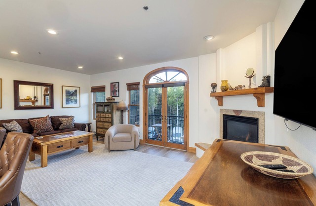 Great Amenities In This 1-Bedroom Mountain Escape