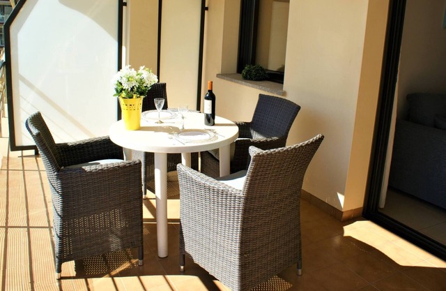 Great apartement in Roses with pool and parking AV-18