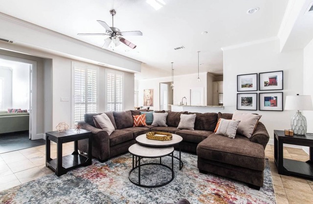 Great Dallas Home, Fantastic for Groups