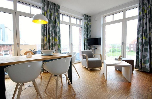 Great family vacation apartment with sunny, large south-facing balcony - 100 m to the beach!