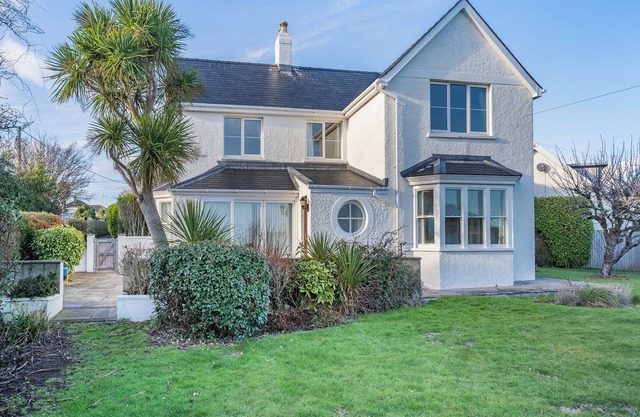 Great for family get-togethers and within walking distance to the beach.