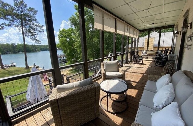 Great for large groups. 2 Masters suites, Spacious and Relaxing