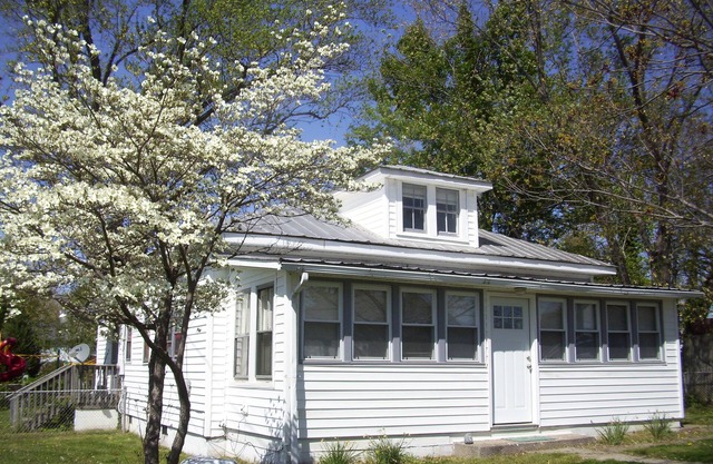 Great in-town location short walk to beach and restaurants!