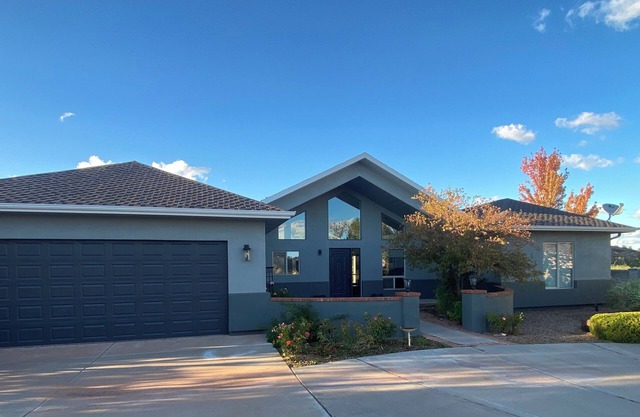 Great location, golf or Temple and newly remodeled. 3 bed, 3 bath in Snowflake