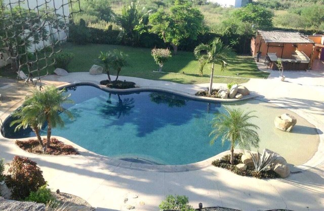 Great Location ! King bed studio apt Pool Wifi Netflix BBQ—2 blocks to the beach