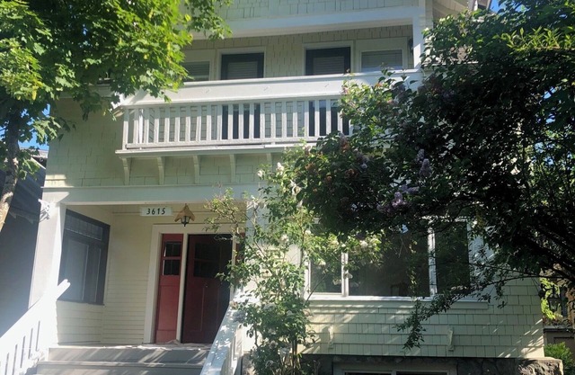 Great location! one block from the beach. On the bike route