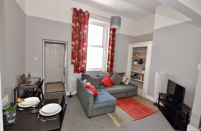 Great location - Perfect for Racecourse and town. Walking distance to both.
