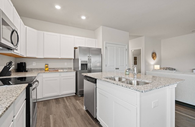 Great Location Townhome- Just Minutes to the Beach and Sports Complex