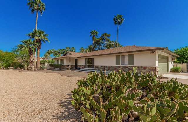 Great Location! Walk to Old Town in minutes!