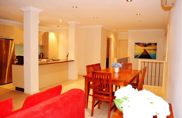 Great location: Walking distance to the beach & town centre!