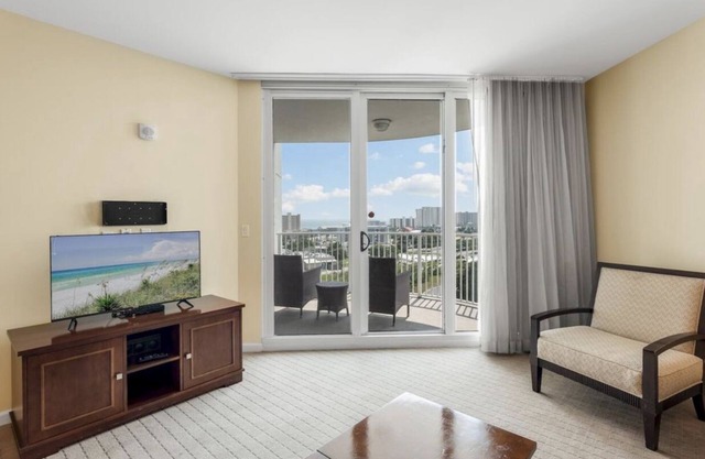 Great rates~Ocean view condo~near beach~Palms of Destin resort unit 21014 jr 2BR