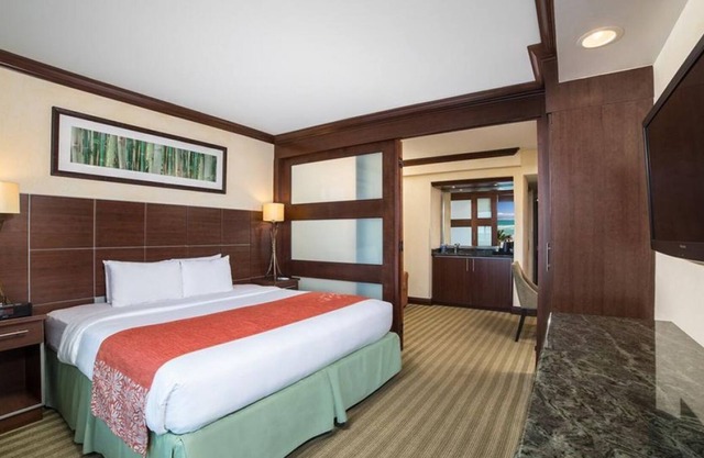 Great Relaxing Overnight Stay! Pet-friendly Property + Onsite Swimming Pools