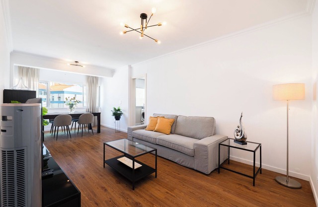 Great remodeled apartment - 5 min to the beach!