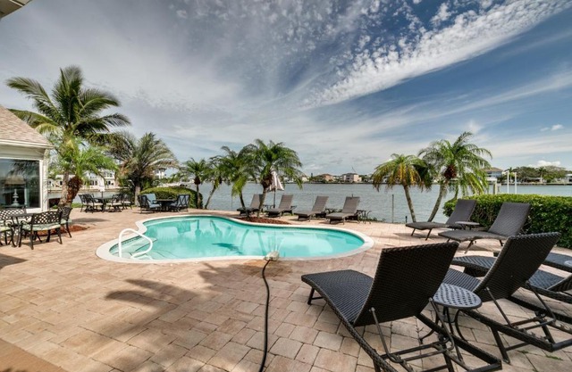 Great Short Term Deals On Amazing Waterfront House with Pool in Indian Rocks Beach!