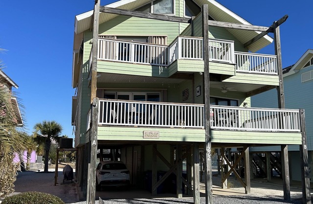 Great value - 3 full baths, pool, tennis, deeded beach access