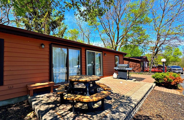 Great View of the Pool & People Comfortable 3 BR 2 BA Home on the Corner IC22