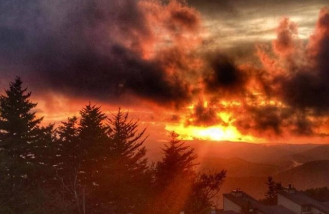 Great Views! AC Ski In Ski Out! Fireplace! Best Deal on the Mountain! Hot Tubs