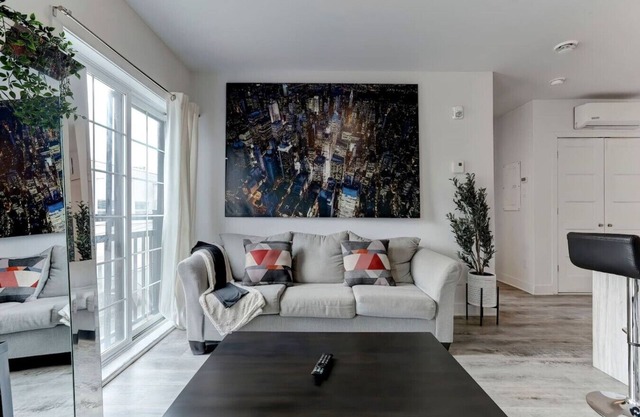 Griffintown Jewel | Stylish & Spacious